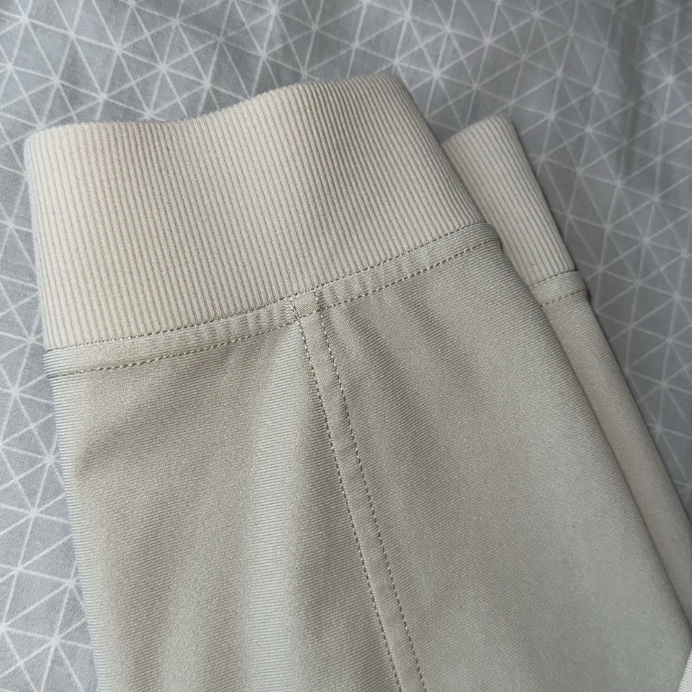 LIKE NEW Lululemon ABC Joggers Skinny Fit - Picture 4 of 4